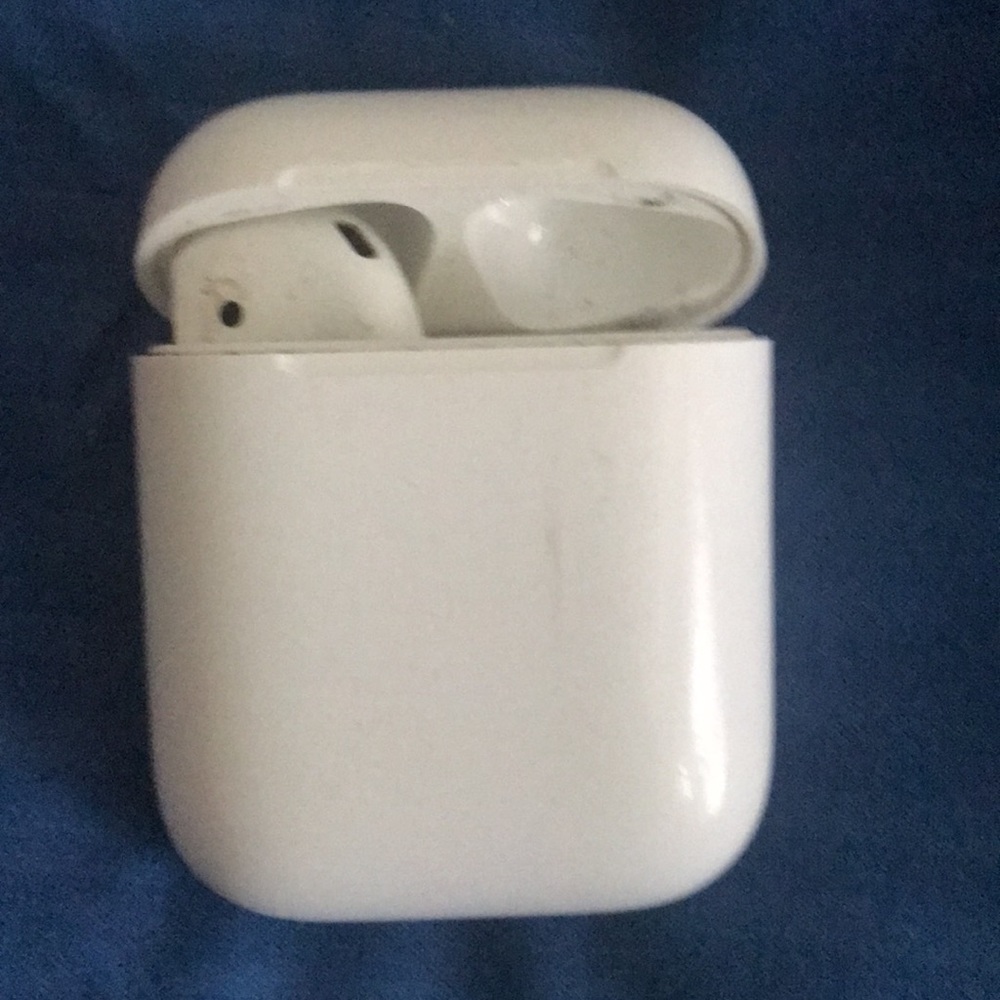 AirPods - Picture 2 of 3